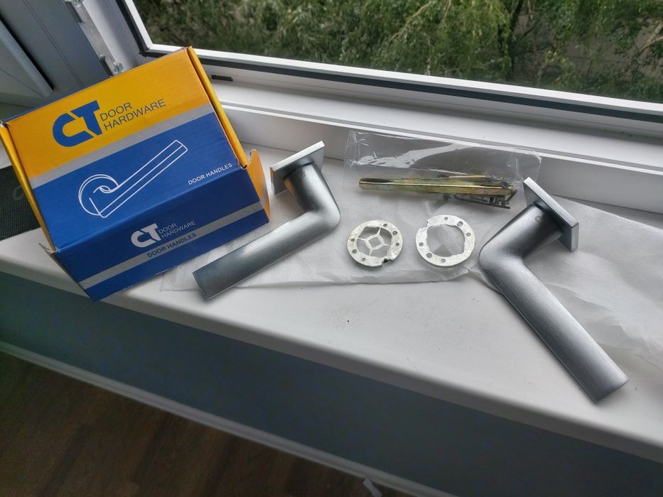 Дверные ручки новые мат.хром.