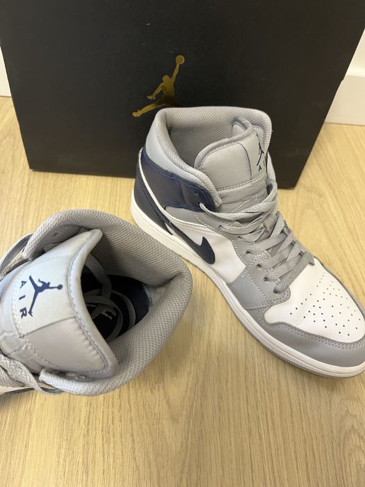 Jordan 1 Mid Wolf Grey Midnight Navy