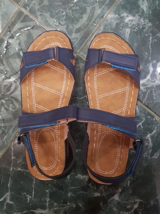 Легкі, на липучках босоніжки жіночі.