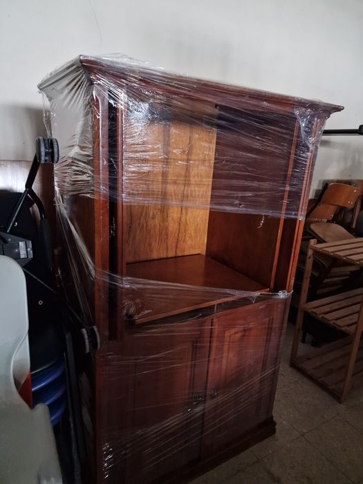 Armário de pinho maciço