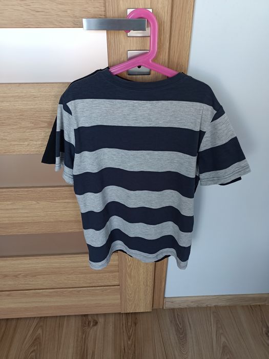 T-shirt chłopięcy H&M z guzikami r. 146/152
