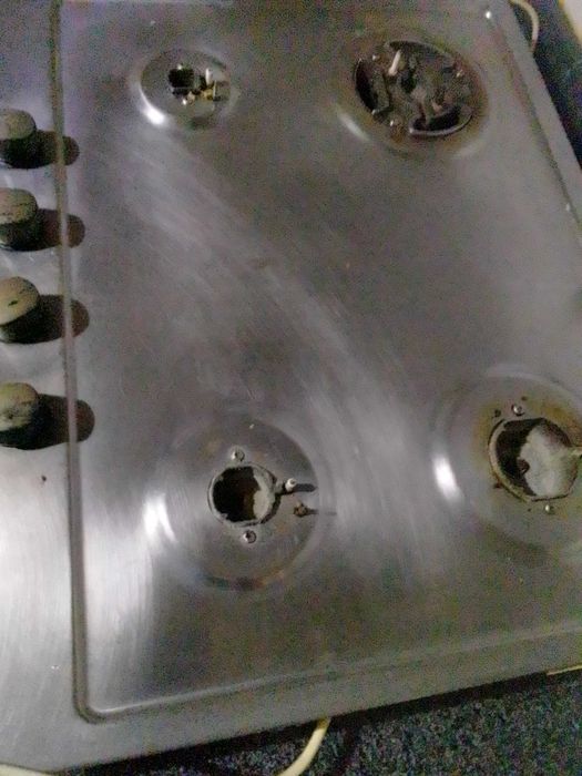 Vendo fogão da a luz e a gás está completo