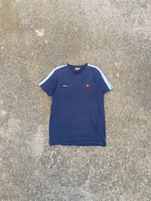 Футболка Ellesse темно-синя з білими лампасами, розмір M