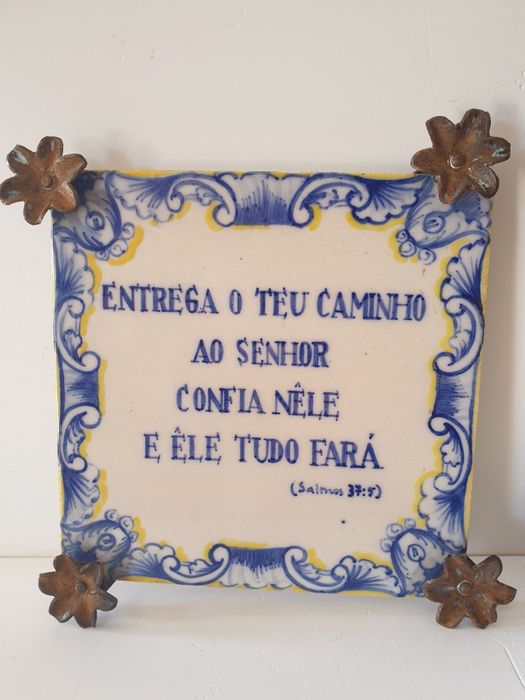 Lindos antigos azulejos falantes com armação em ferro