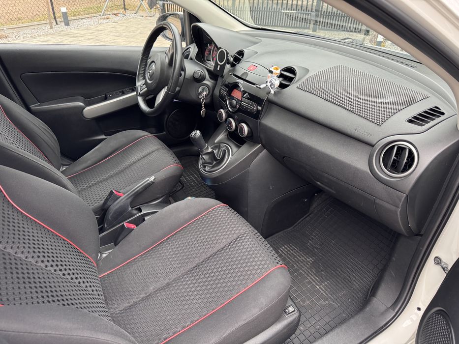 Mazda 2 Podgrzew Siedz Klima