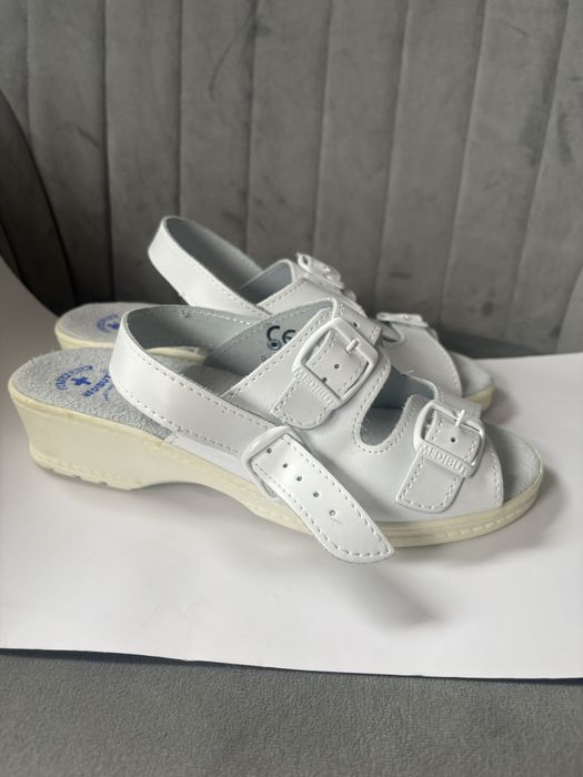 Białe damskie buty medibut ortopedyczne dla pielegniarek lekarzy