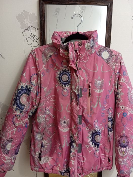 Продам жіночу лижну утеплену куртку б/у