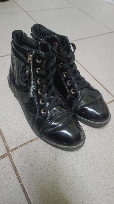 Черевики жіночі лакові