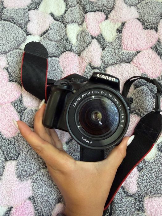 Фотоапарат Canon EOS 1100D