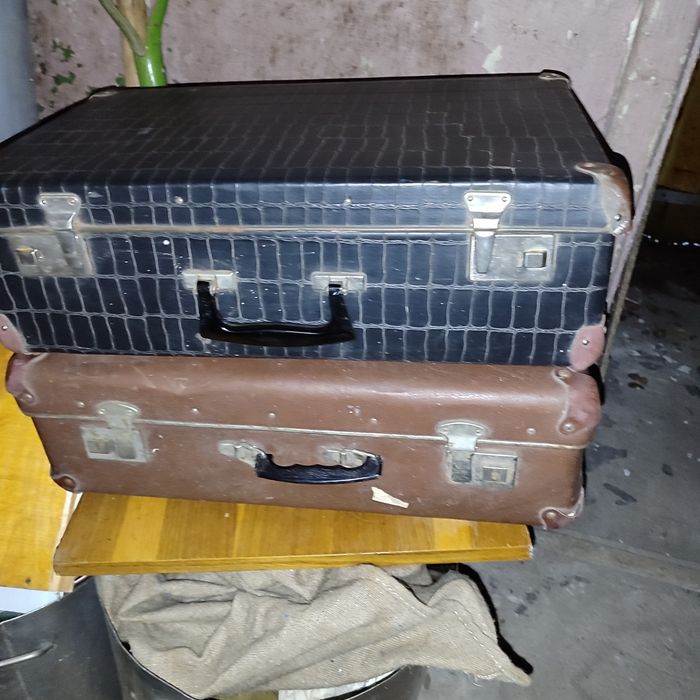 Продам недорого валізи часів союзу