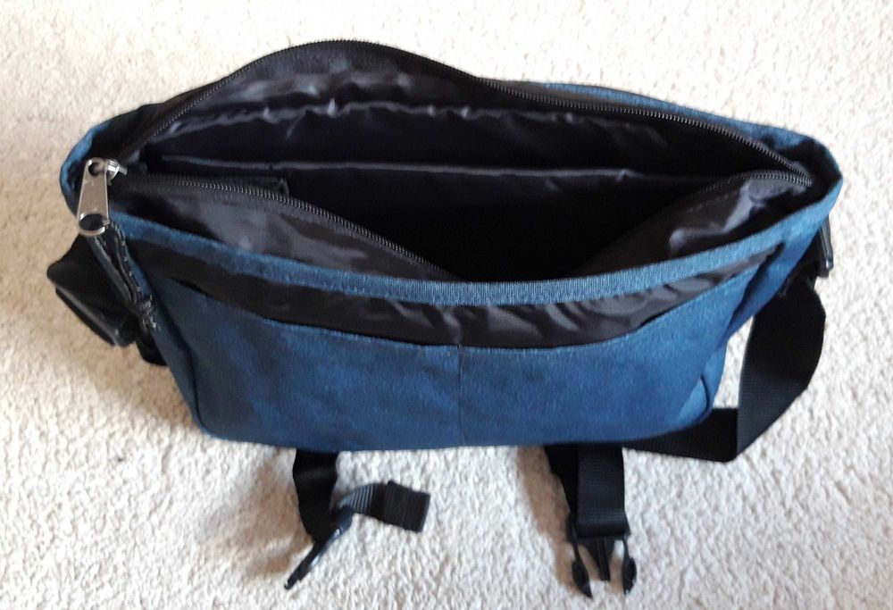 Saco, Mala tiracolo EASTPACK - Artigo NOVO.