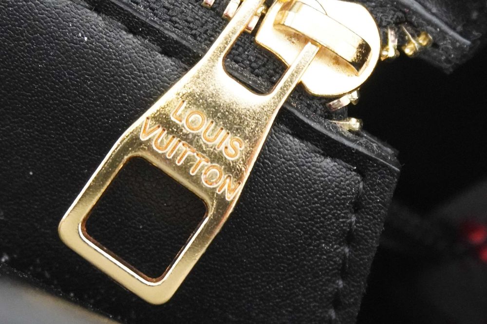 C55 duża torebka damska Louis Vuitton shopper elegancka czarna listonoszka
