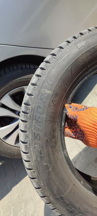 Продам шини таргум зима 215 60 16 у гарному стані !