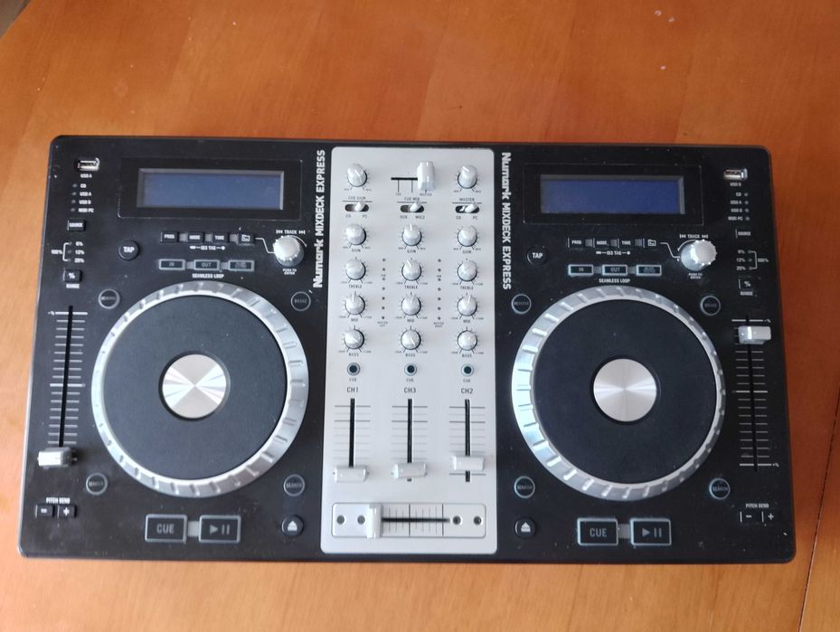 Numark Mixdeck express. Mało używany. Odtwarzacz płyt CD