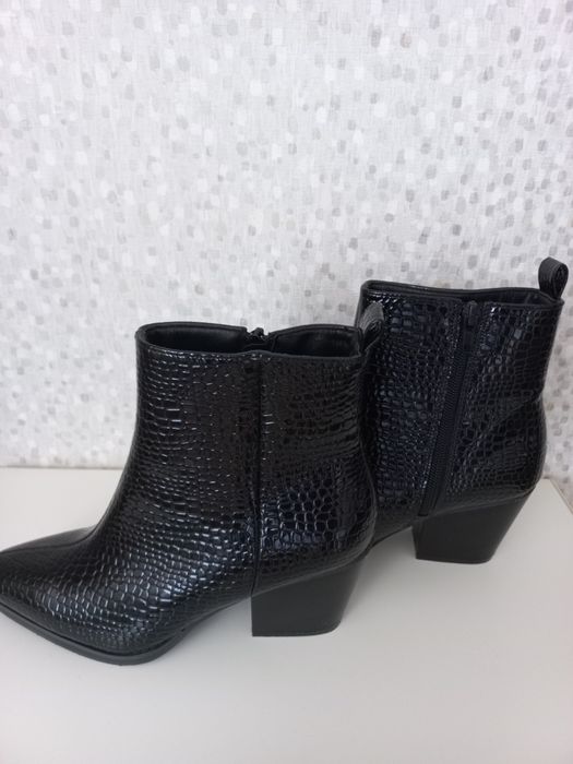 Продажа жіночих ботинків