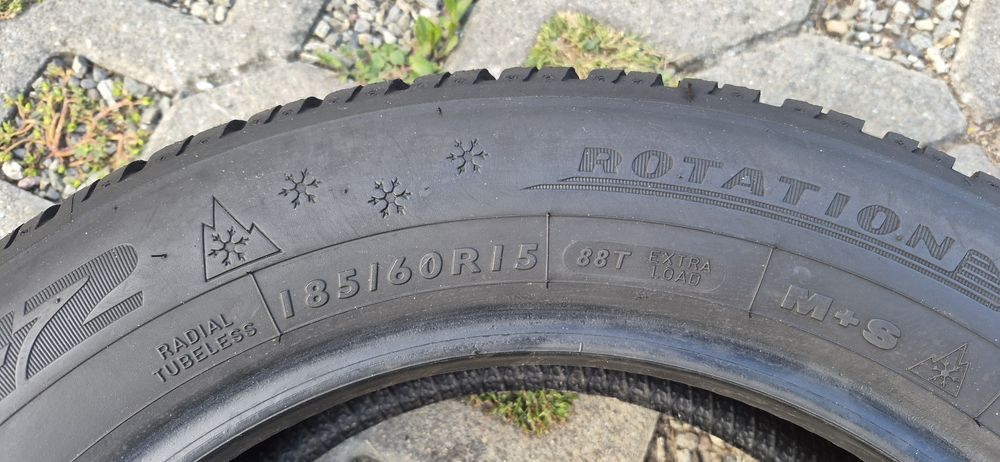 185/60r15 88T Dunlop Winter Response-2 z 2023r ładne .