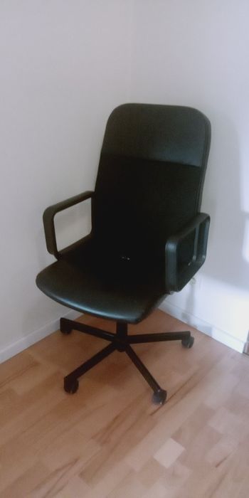 Fotel biurowy. Stan bardzo dobry, czarny  renbergent ikea
