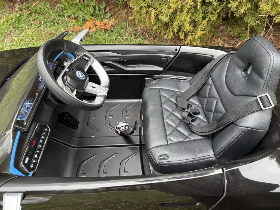 Auto BMW I4 na akumulator