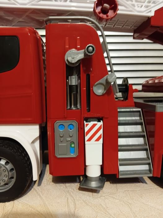 Велика пожежна машина Bruder