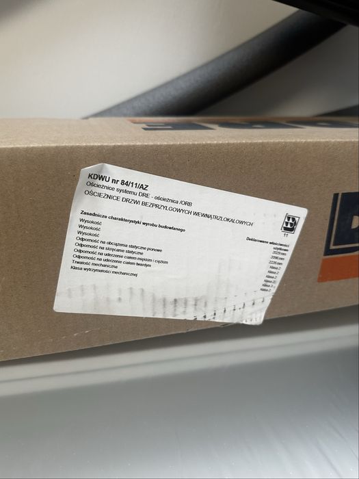 Nowe drzwi z ościeżnicą biale DRE estra 6
