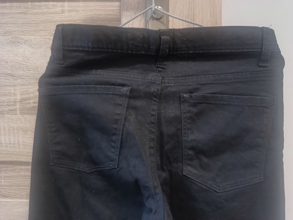 Damskie czarne klasyczne jeansowe spodnie marki Cubus 38/M