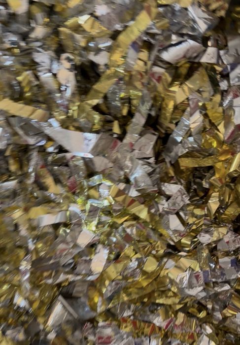 Паперове шоу. Продам Золоту та сіру стрічку для шоу паперового