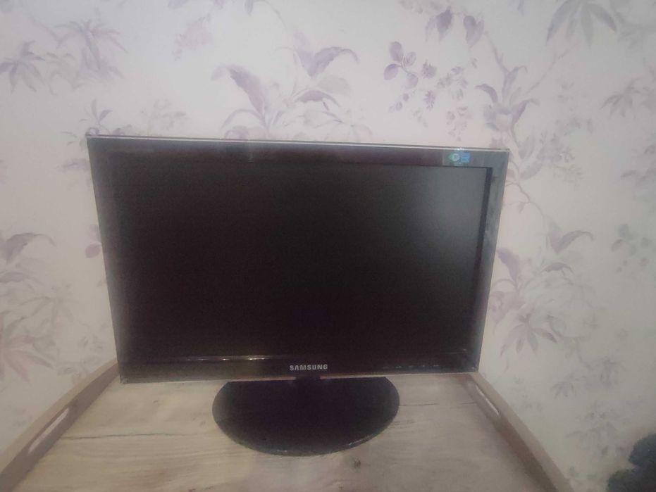 Продам монітор Samsung для комп'ютера б/у , діагональ екрану 20
