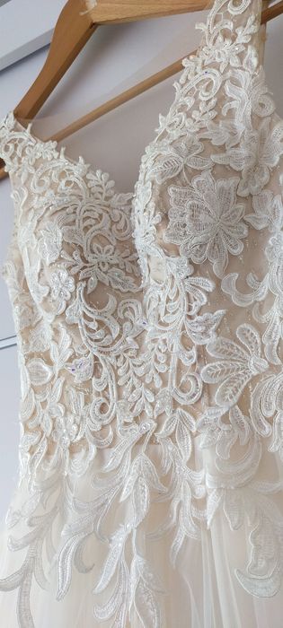 Suknia ślubna Ecru,  rozmiar 36 na kole. Stan bardzo dobry