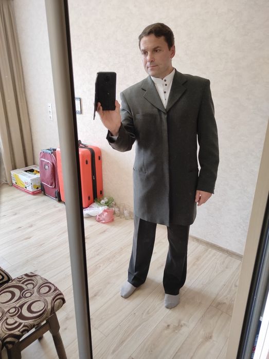 Продам гарний і стильний костюм.