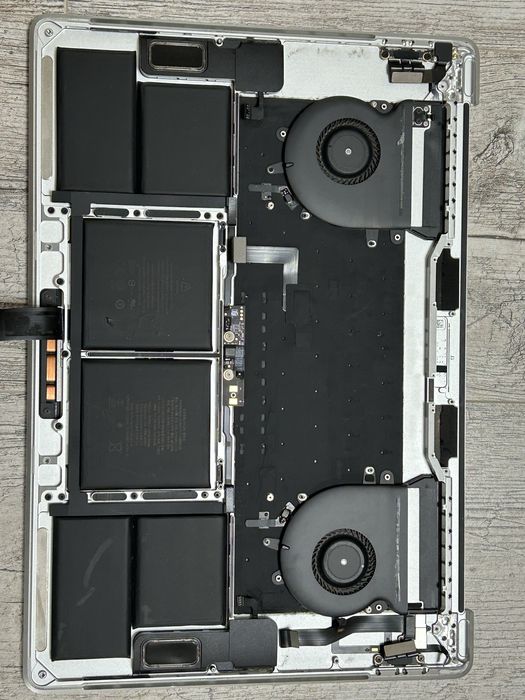 MacBook Pro 2018 2019 A1990 Разборка Аккумулятор Трекпад клавиатура