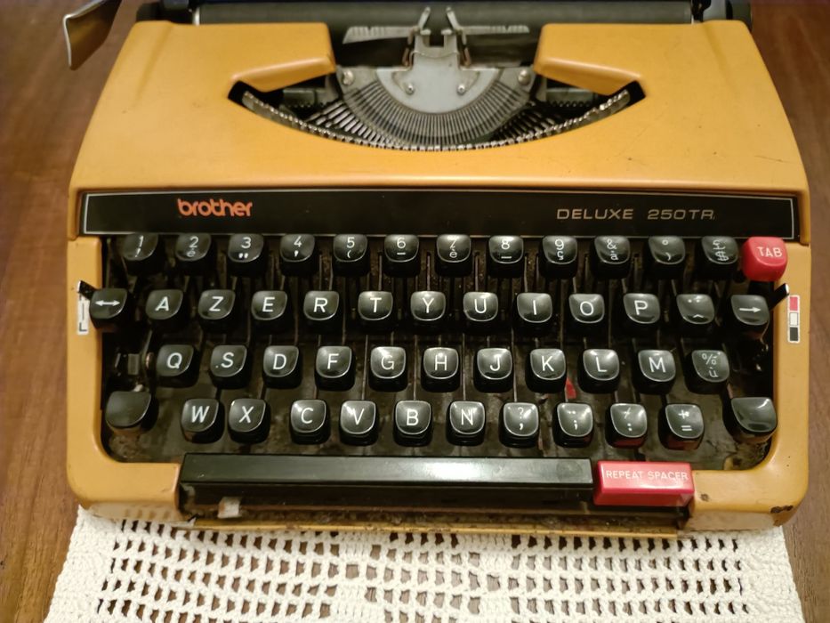 Máquina de escrever antiga (typewriter)