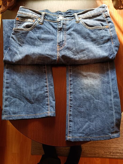 Sprzedam spodnie damskie Levi's