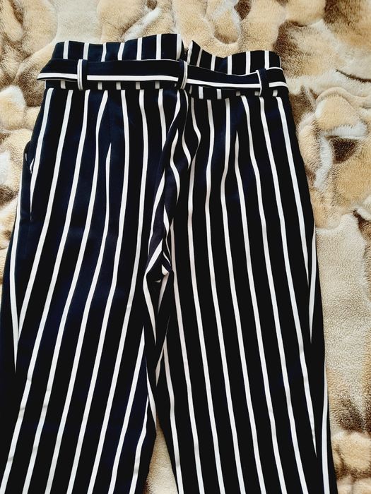 Штани з поясом у смужку