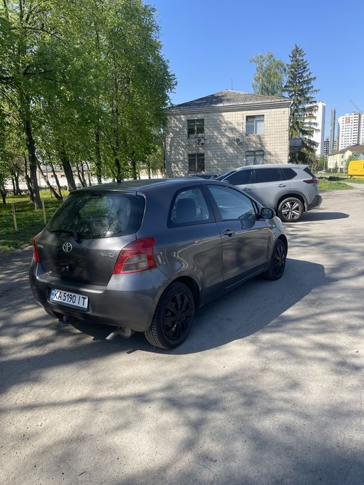 Toyota Yaris продаж від власника !!
