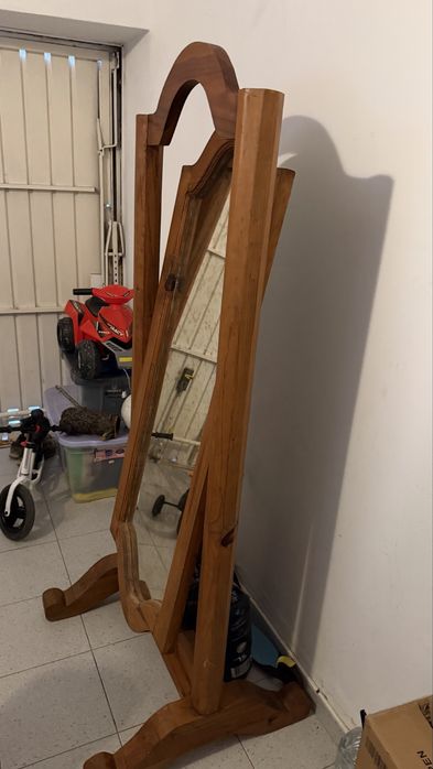 Espelho alto de madeira vintage