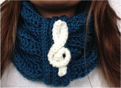 Gola de trabalho artesanal. Nova