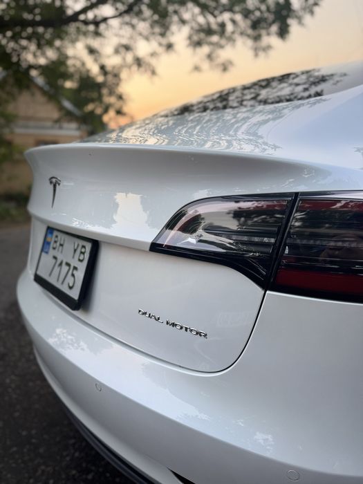 Продам tesla model 3 long range 2020 года