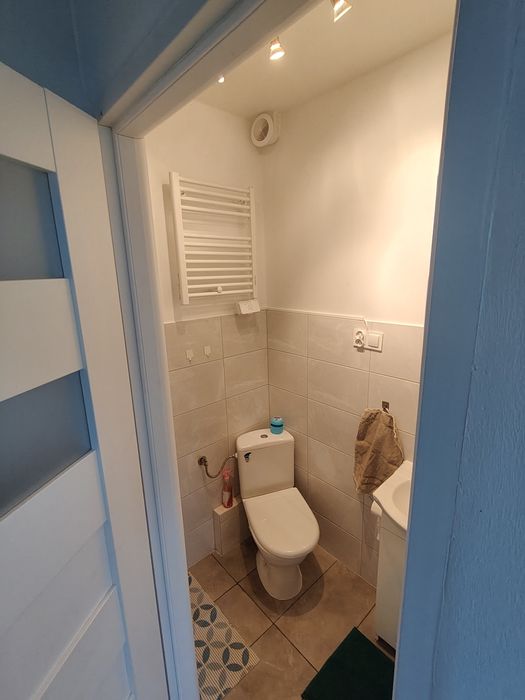 Pokój trzyosobowy do wynajęcia z aneksem kuchennym i osobnym wejsciem