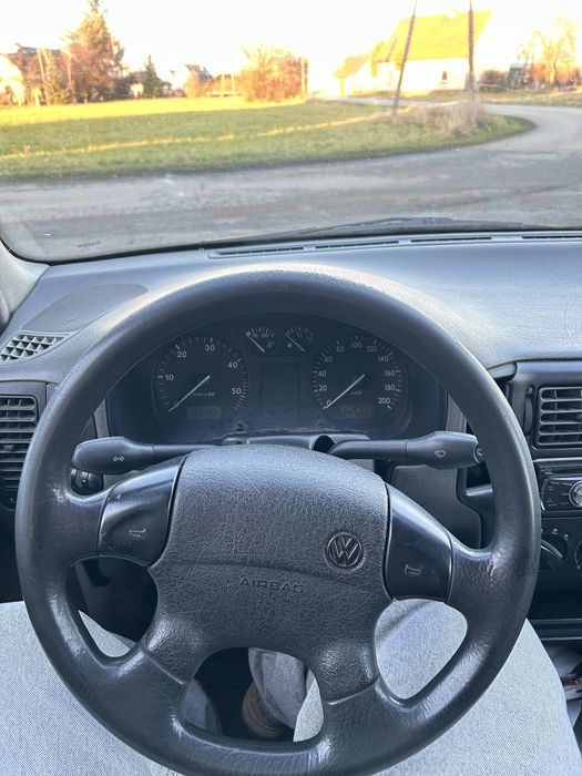 Sprzedam Polo Oszczędny samochód