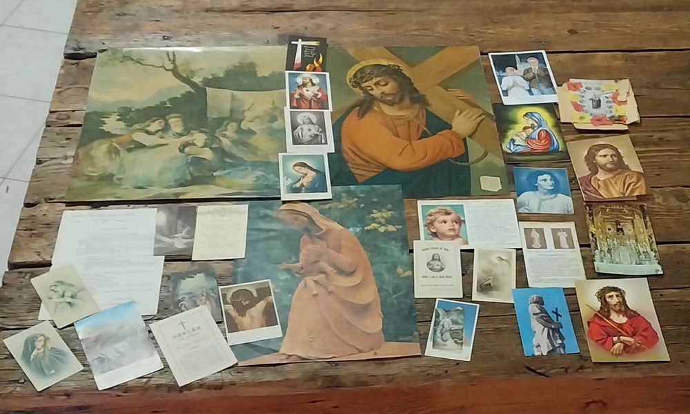 Coleção com cerca de 30 Santinhos Religiosos ou Pagelas Devocionais