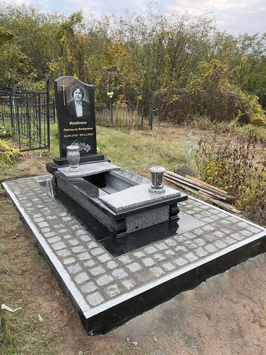 Виготовлення пам’ятників під ключ