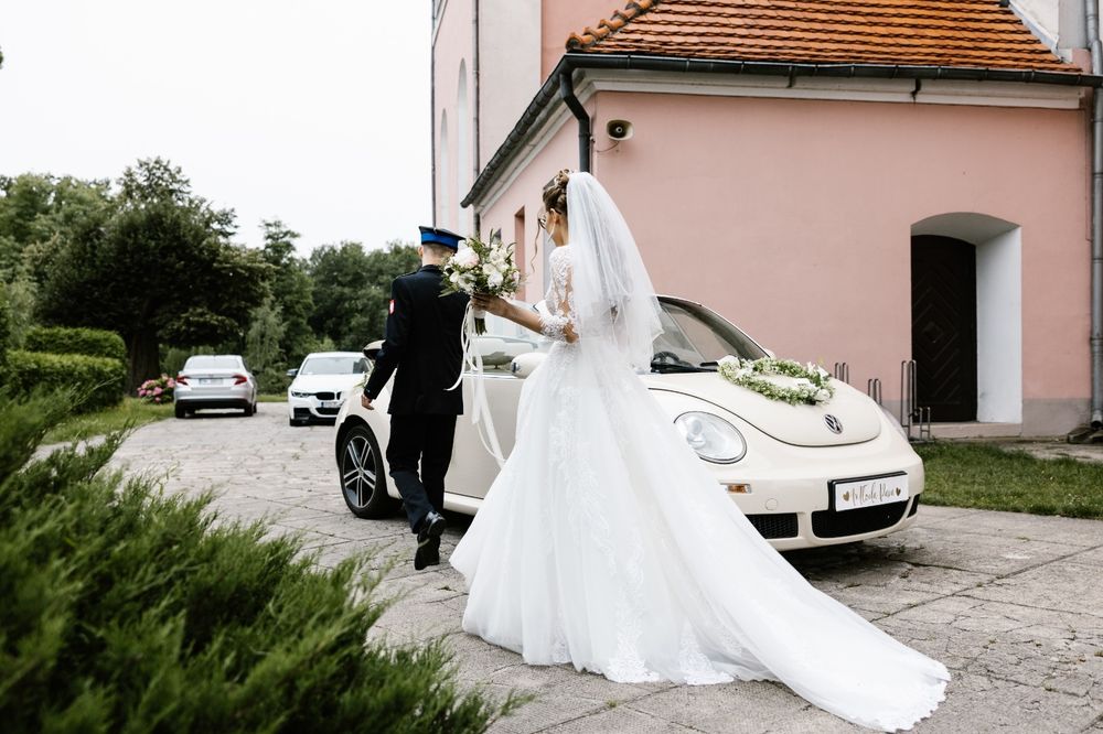 Suknia ślubna z odpinanym trenem