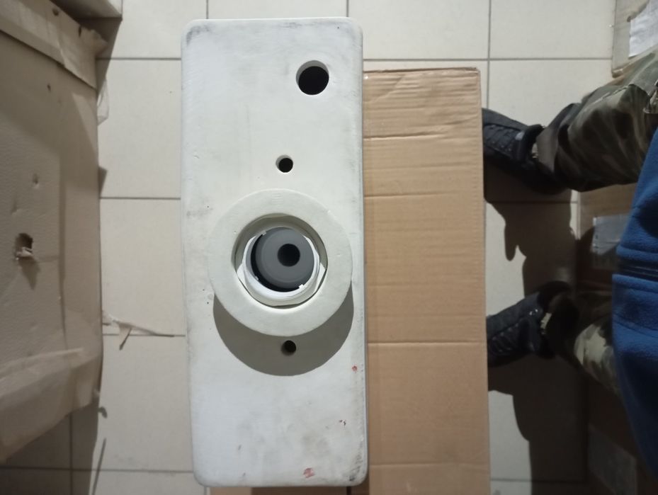 Бак для унитаза ceresit colour clean on