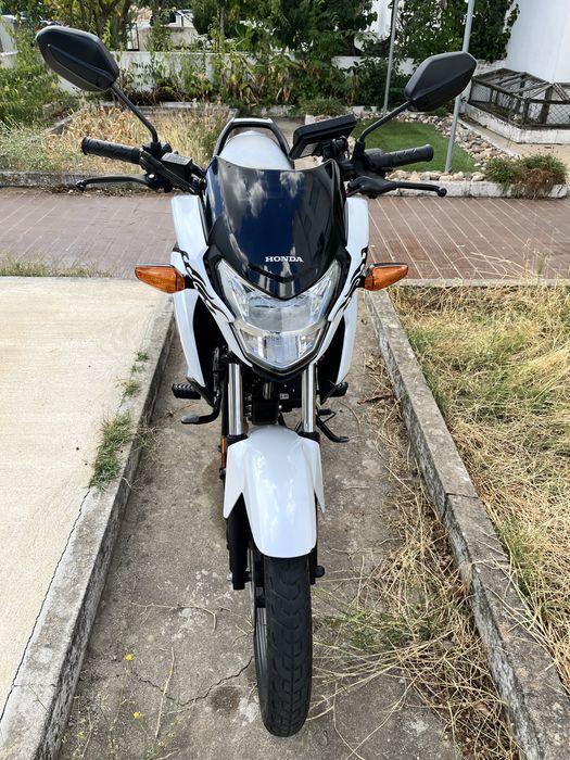 Vendo Honda CBF 125, ano 2023 e 2024 em excelente estado de conservação e funcionamento. Mota muito económica.