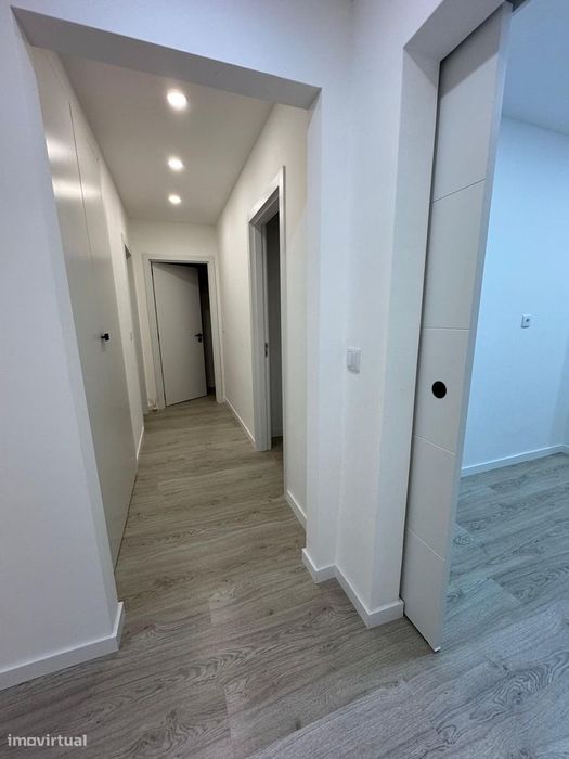 Fantástico Apartamento T2 Totalmente Remodelado com Parqueamento