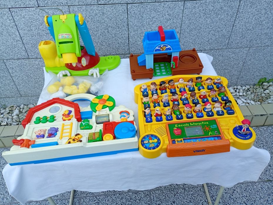 Lote de brinquedos a pilhas