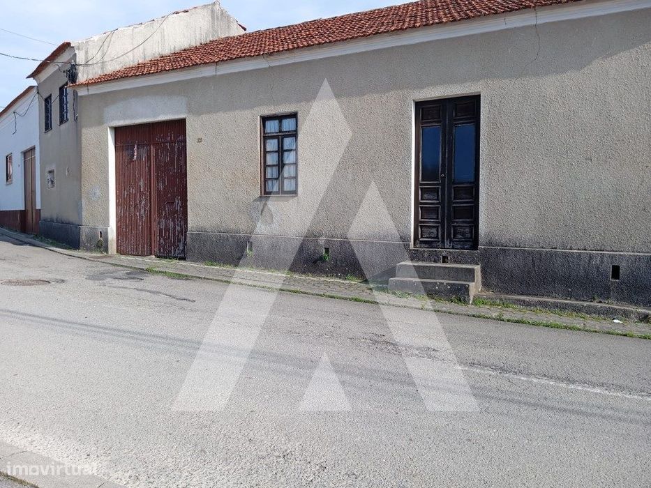 Moradia T2 mais Terreno em Oiã