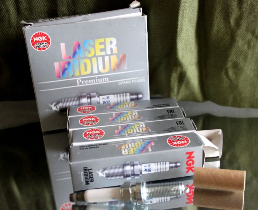 Свечи зажигания NGK 97225 LMAR9AI-8 Laser Iridium Plug новые