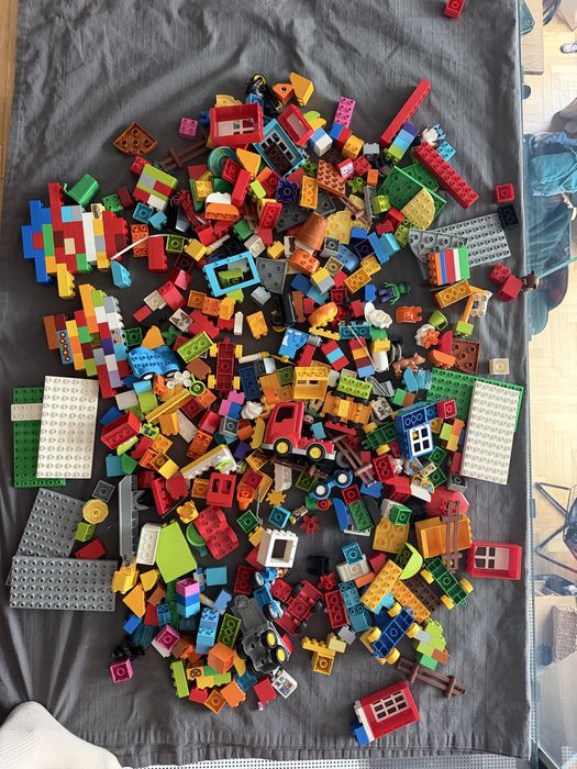 Lego Duplo kilka Zestawów figurki auta budowle superbohateorowie