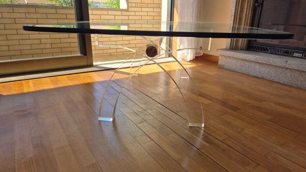 Mesa de Vidro, com suporte de Acrílico 125x90x46